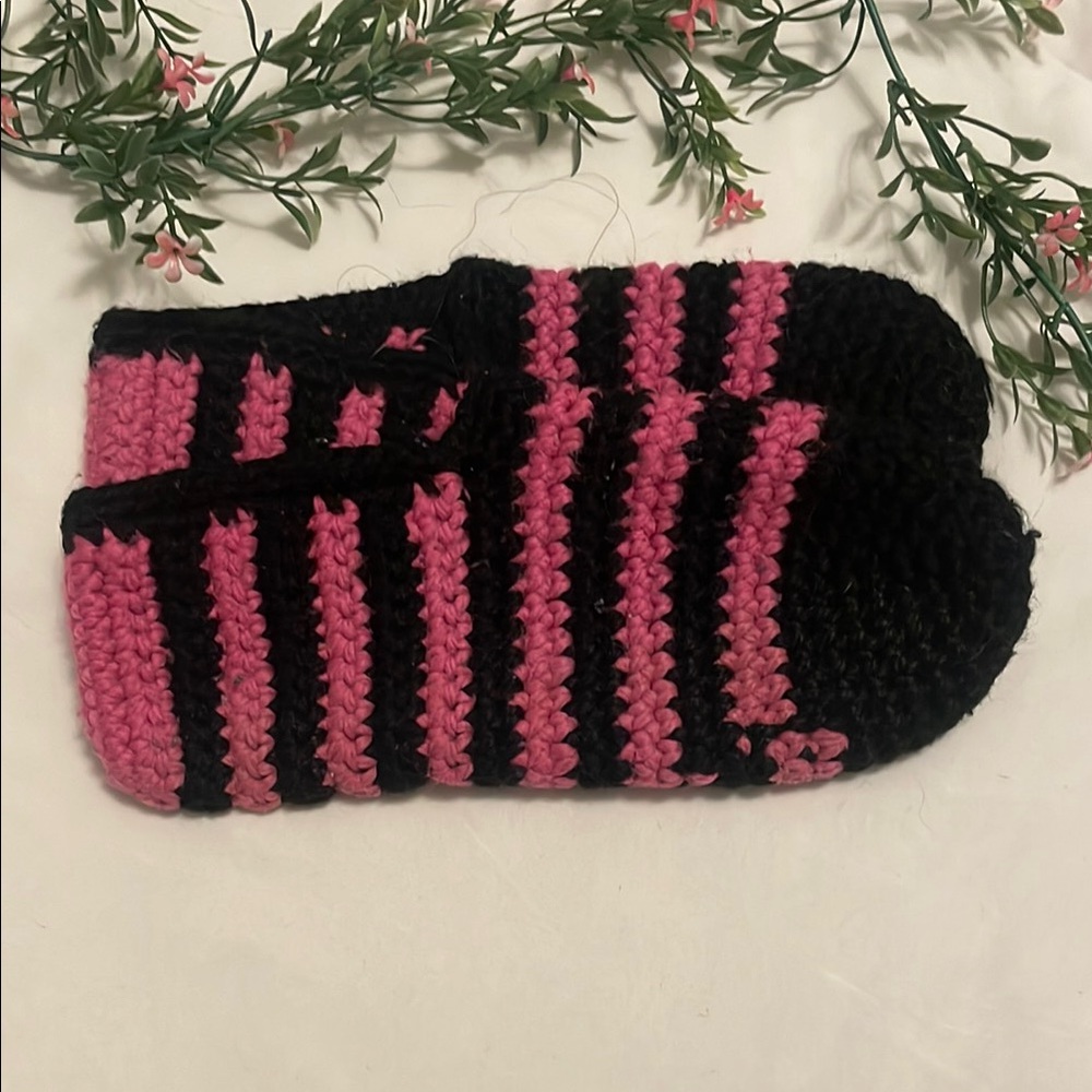 Hand Knit Pink Black Striped Slippers Unisex Cozy Warm New Size 7-9